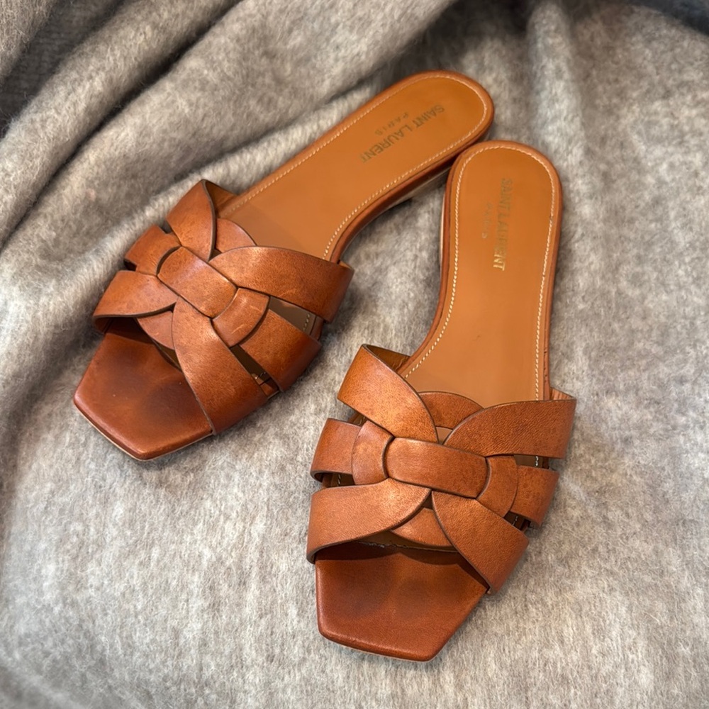 Saint Laurent Tribute Flat Sandals